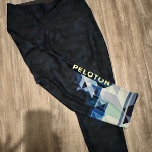 Peloton Capri  Leggings Size Large